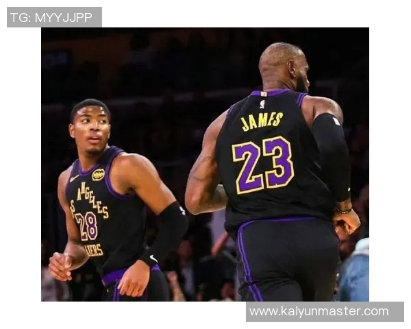 老詹赛季首秀助攻12次投射传球轻松自如能打到45岁吗 老詹赛季首秀助攻12次投射传球轻松自如能打到45岁吗