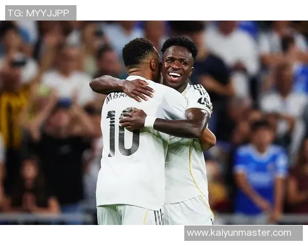 姆巴佩与维尼修斯温馨合影传递友谊力量永远支持彼此的信念 姆巴佩与维尼修斯温馨合影传递友谊力量永远支持彼此的信念