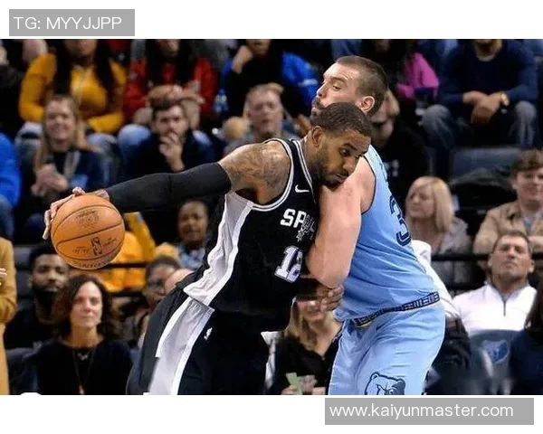 明天马刺对阵灰熊卡斯尔因左髋屈肌酸痛缺席比赛影响球队表现 明天马刺对阵灰熊卡斯尔因左髋屈肌酸痛缺席比赛影响球队表现