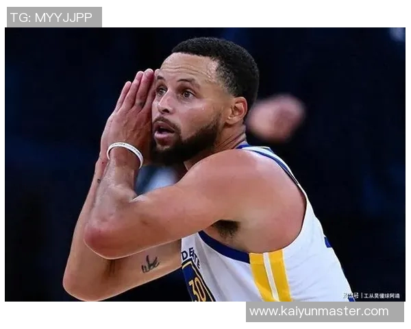 老将默契配合霍福德助攻库里精彩反篮打成21